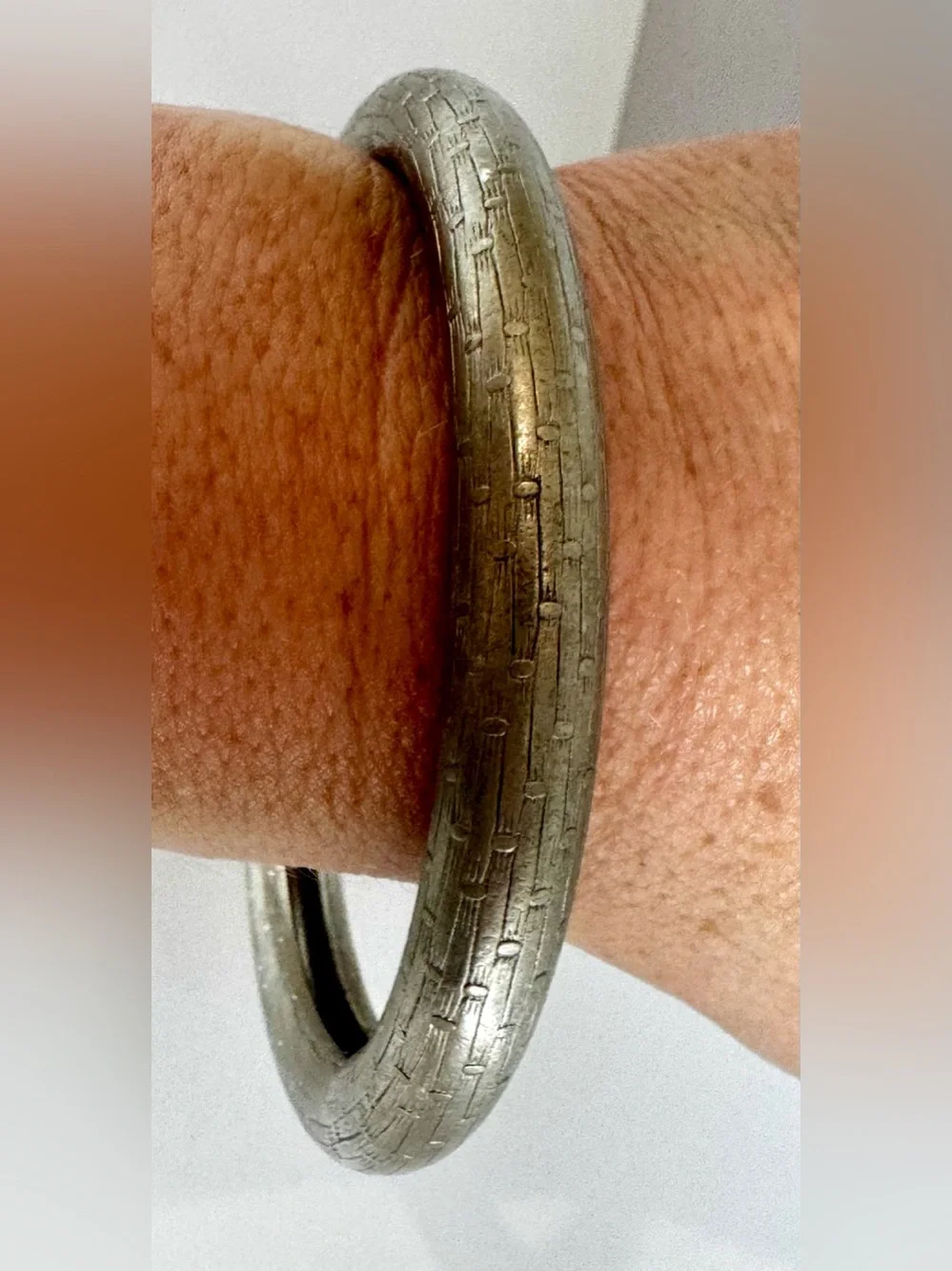 Vintage Textured Silver-tone Metal Bangle Bracelet #1700